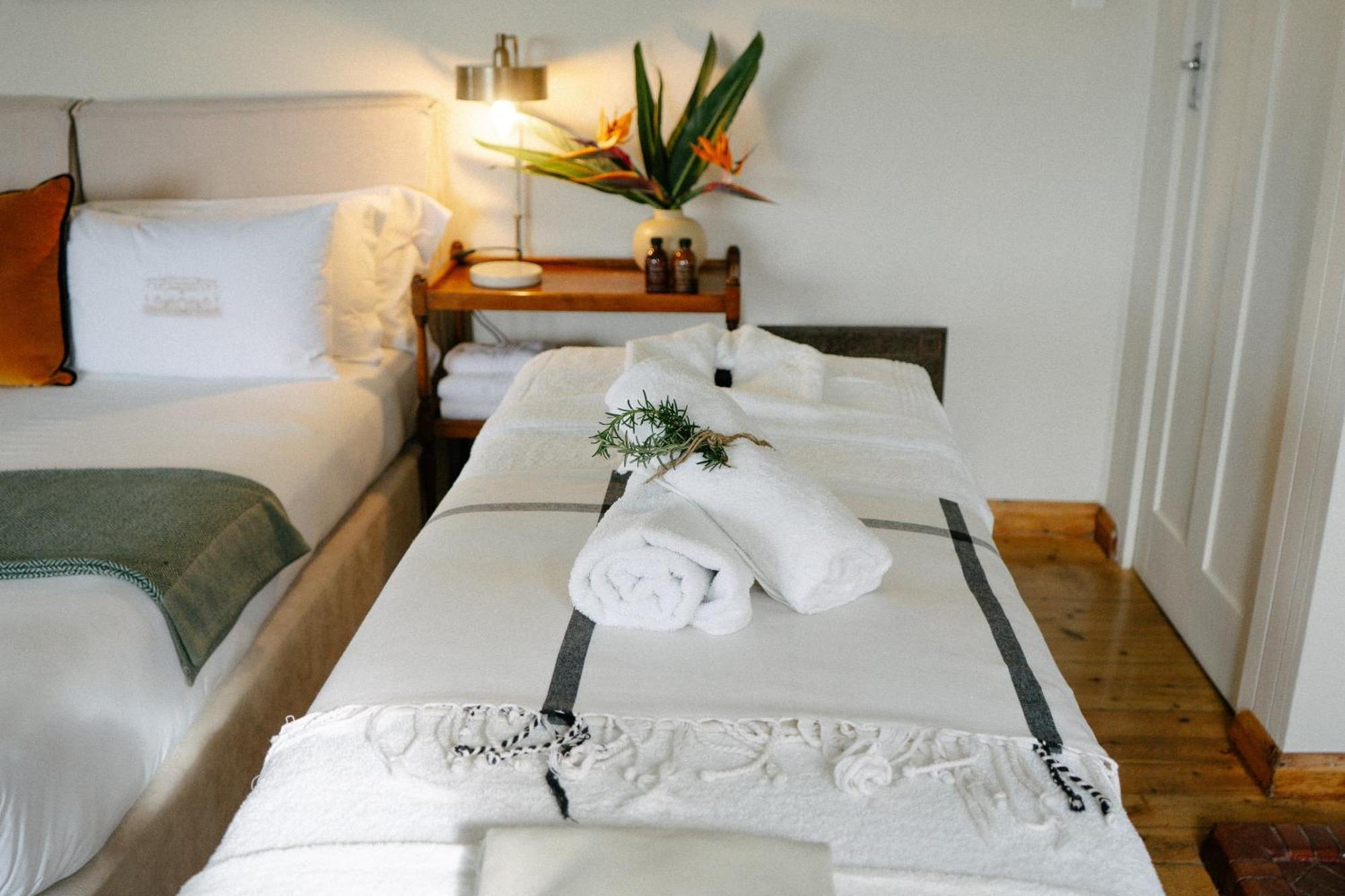 Sonnekus Boutique Hotel & Bistro Kalk Bay Exteriör bild